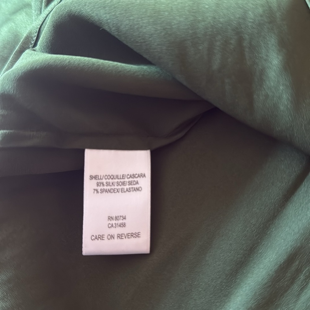 BCBGMaxAzria Forest Green Silk Blouse📍FIRM📍 - Picture 9 of 16